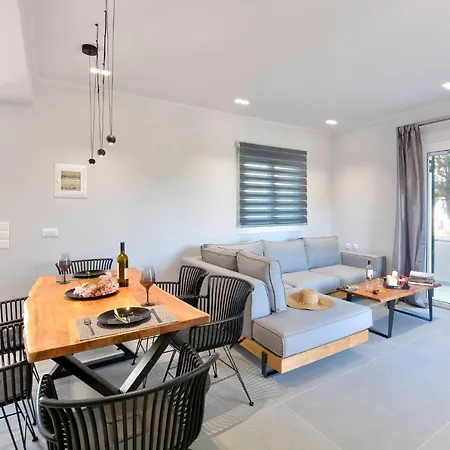 Holiday home Stylish Privet Poolside