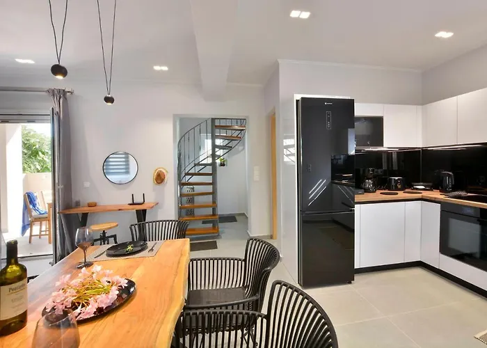 Stylish Privet Poolside * Ájosz Jeórjosz