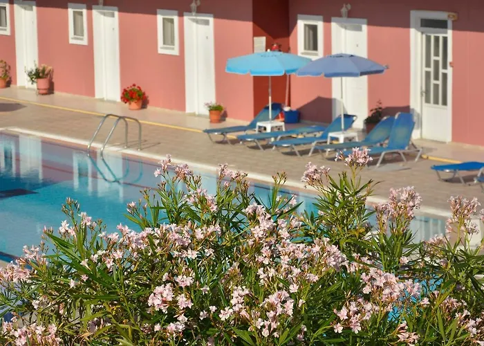 Stylish Privet Poolside Nyaraló
