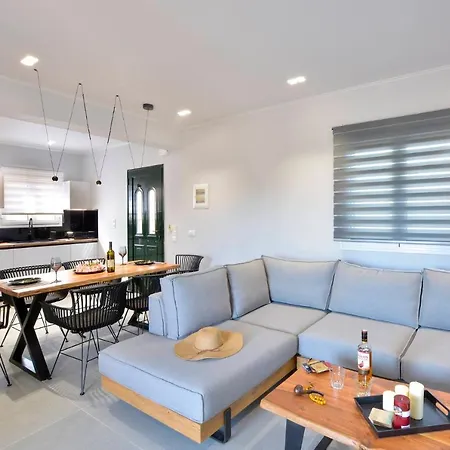 Vakantiehuis Stylish Privet Poolside *