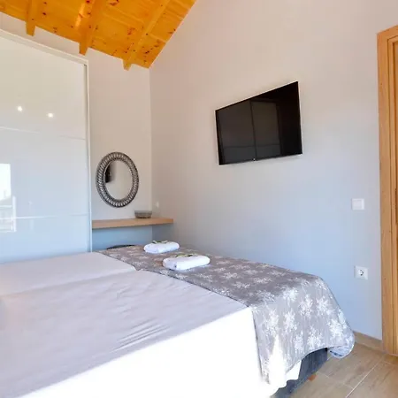 Vakantiehuis Stylish Privet Poolside *