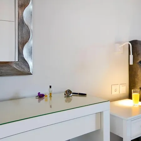 Stylish Privet Poolside Vakantiehuis Agios Georgios (Corfu)