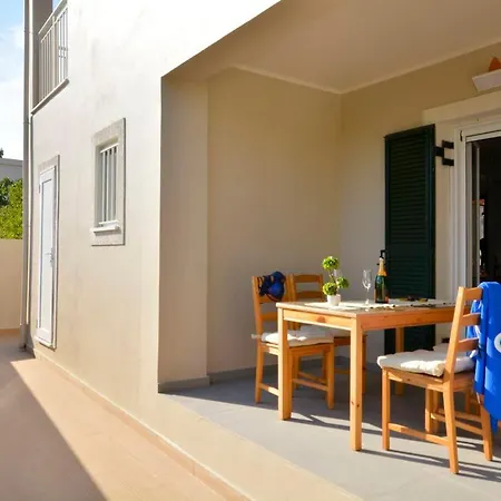 Stylish Privet Poolside Vakantiehuis Agios Georgios (Corfu)