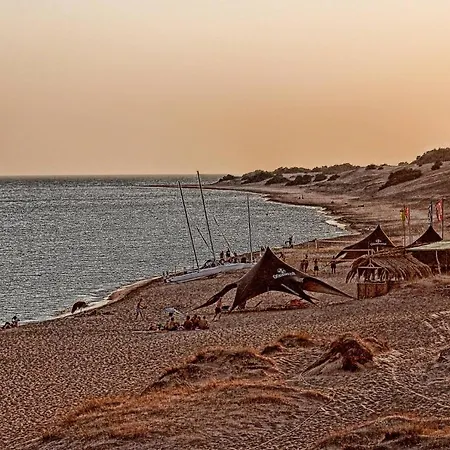 Vakantiehuis Stylish Privet Poolside *