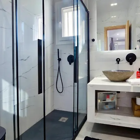 Vakantiehuis Stylish Privet Poolside