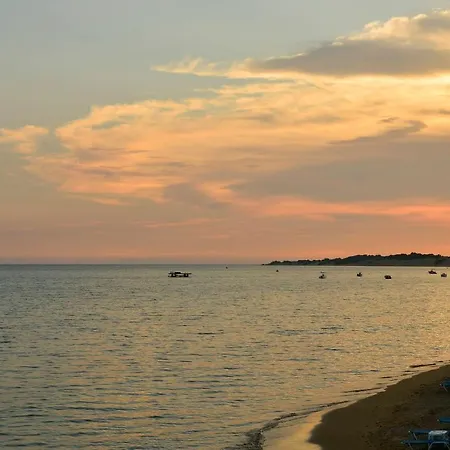 Stylish Privet Poolside Vakantiehuis *