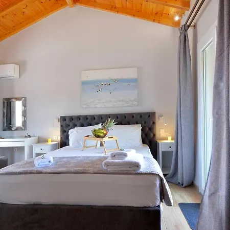 Stylish Privet Poolside Vakantiehuis Agios Georgios (Corfu)